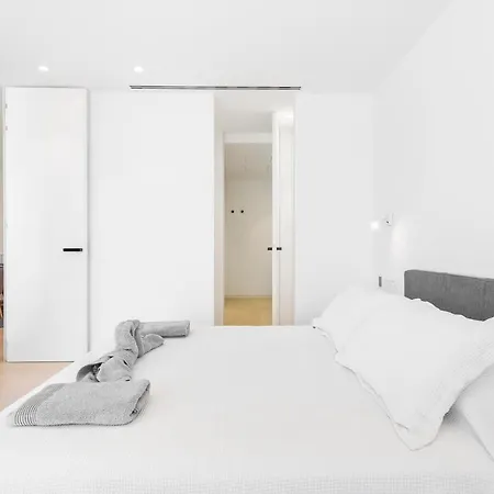 New Luxury First Line Sea View Apartment