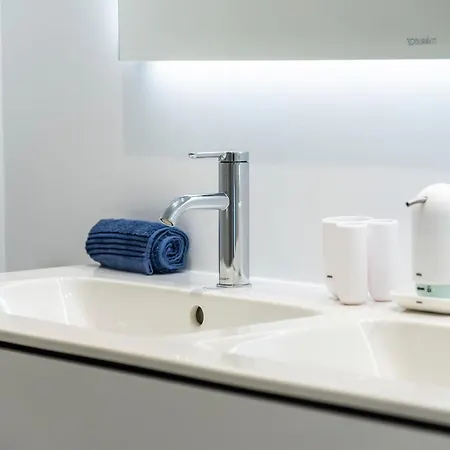 New Luxury First Line Sea View Apartment
